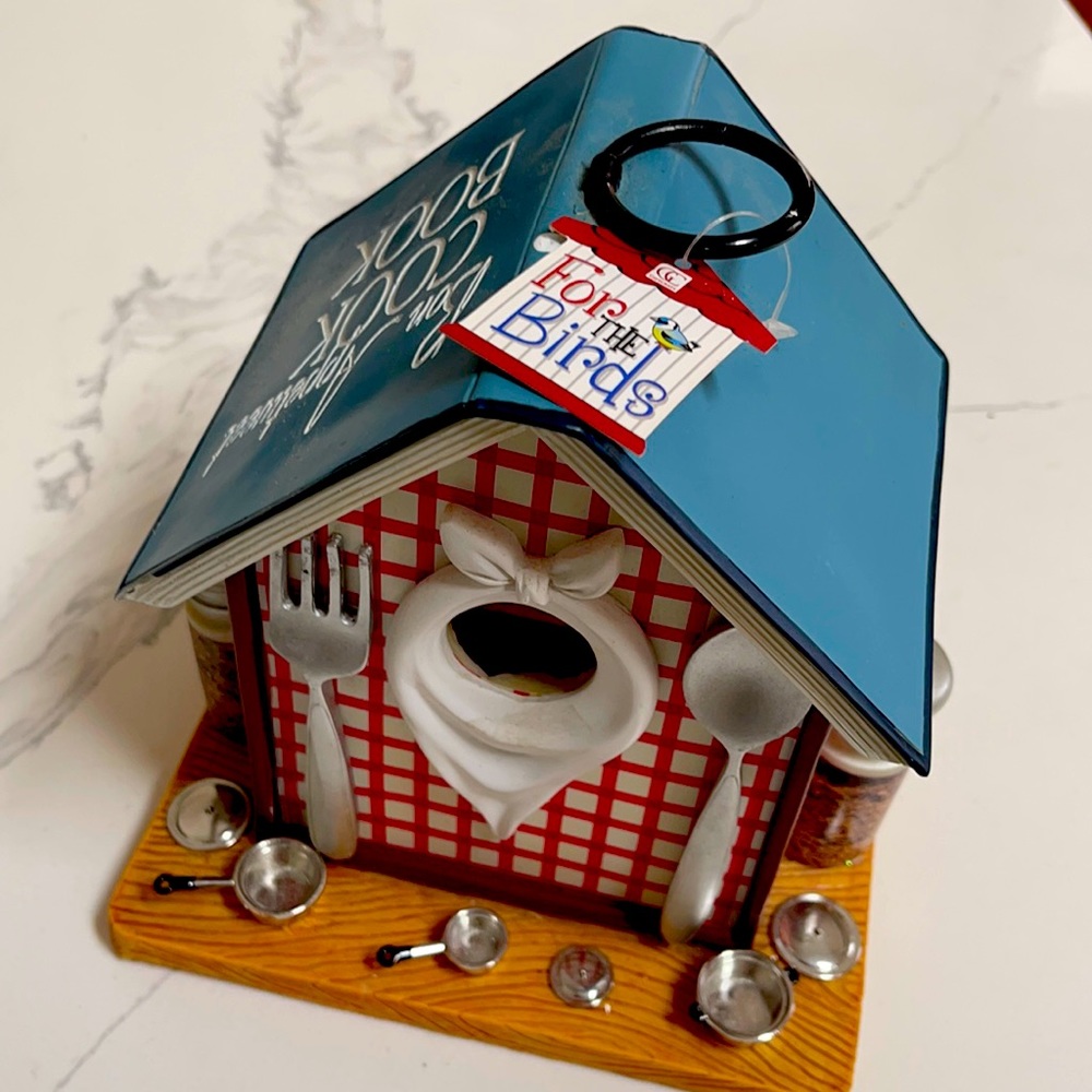 “Bon Appetweet” Birdhouse